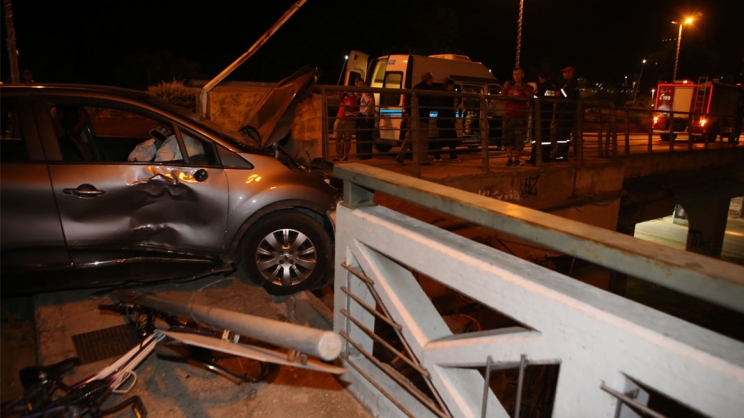 Tροχαίο στην γέφυρα Αλκαζάρ με τραυματίες δύο 16χρονα - Σοβαρότερα το αγόρι